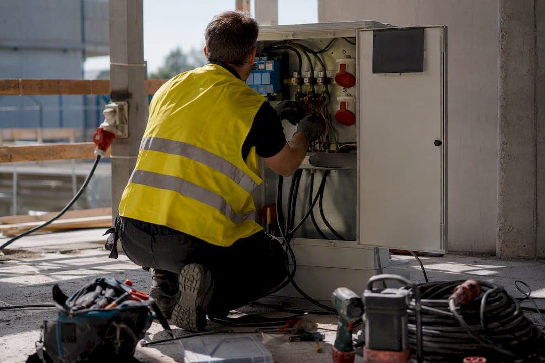 Verdeelpanelen aansluiten: stappen voor een veilige installatie
